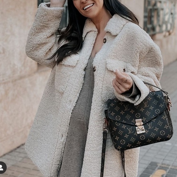 MANGO oversized faux shearling jacket blogger zara competitor brand - Picture 2 of 15